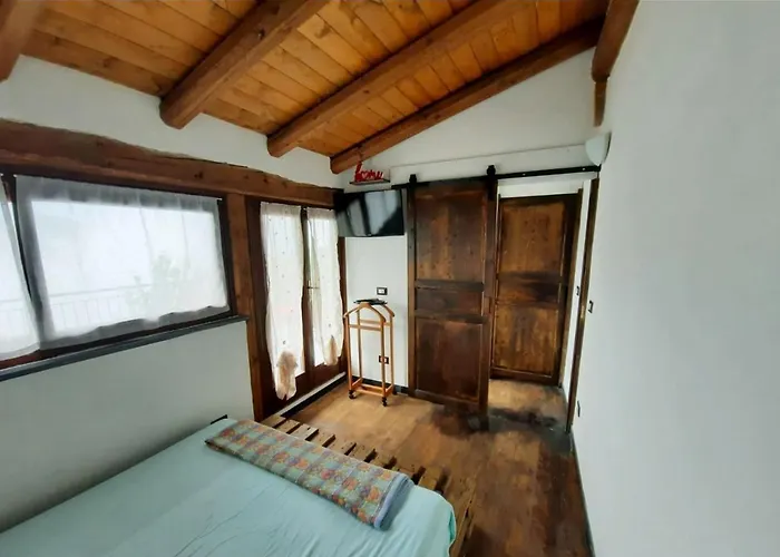 Il Santo Graal 木屋 特廖拉